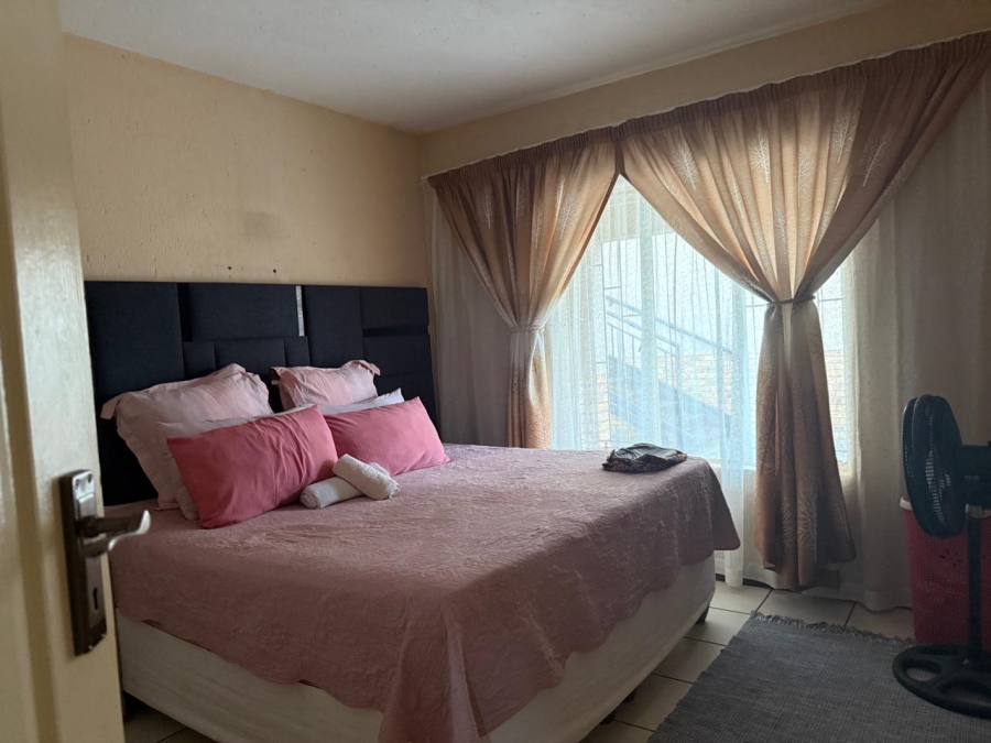 2 Bedroom Property for Sale in Rustenburg Central North West